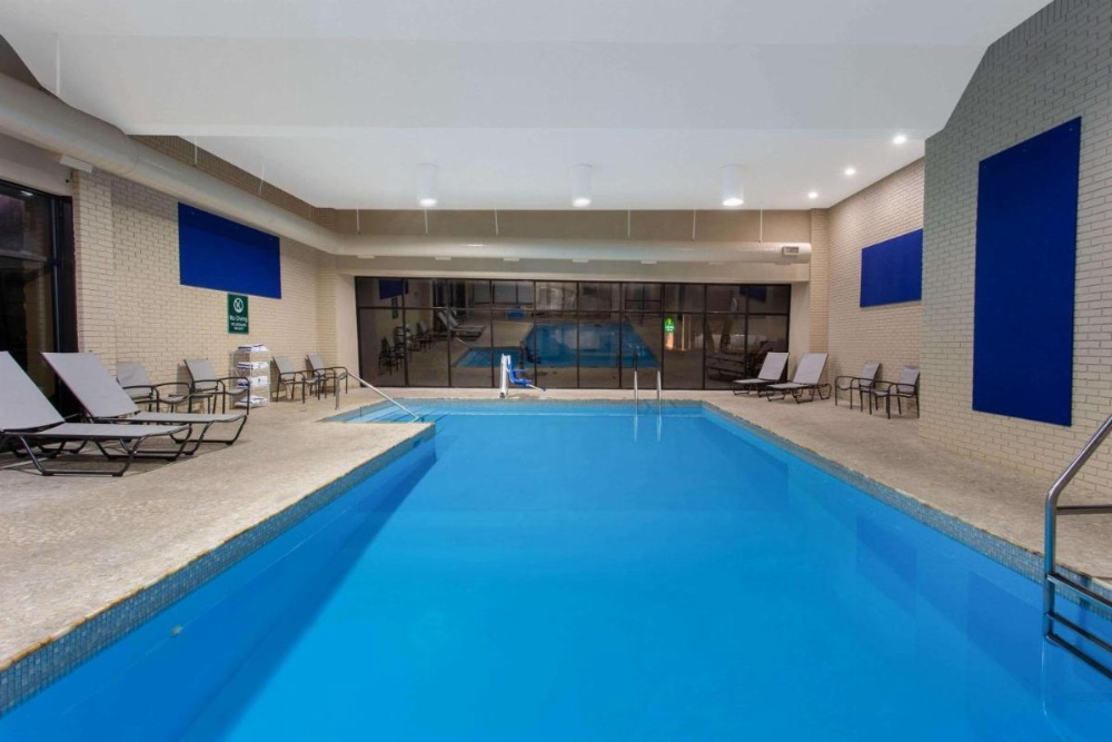 La Quinta Inn & Suites by Wyndham Effingham Image 11