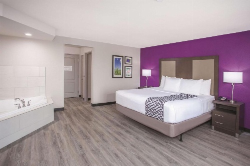 La Quinta Inn & Suites by Wyndham Effingham image 19