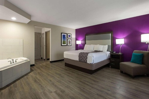 La Quinta Inn & Suites by Wyndham Effingham image 28