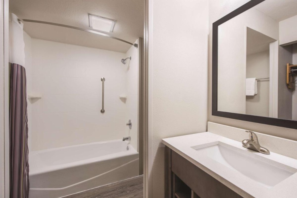 La Quinta Inn & Suites by Wyndham Effingham Image 30