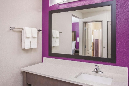 La Quinta Inn & Suites by Wyndham Effingham image 31