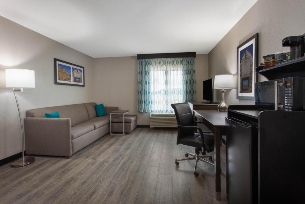 La Quinta Inn & Suites by Wyndham Effingham Image 39