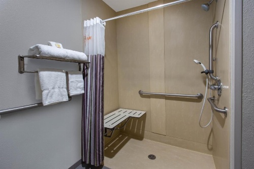La Quinta Inn & Suites by Wyndham Effingham image 41