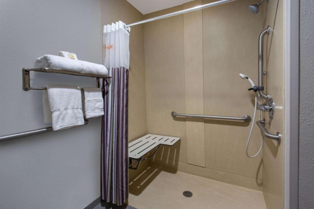 La Quinta Inn & Suites by Wyndham Effingham Image 7